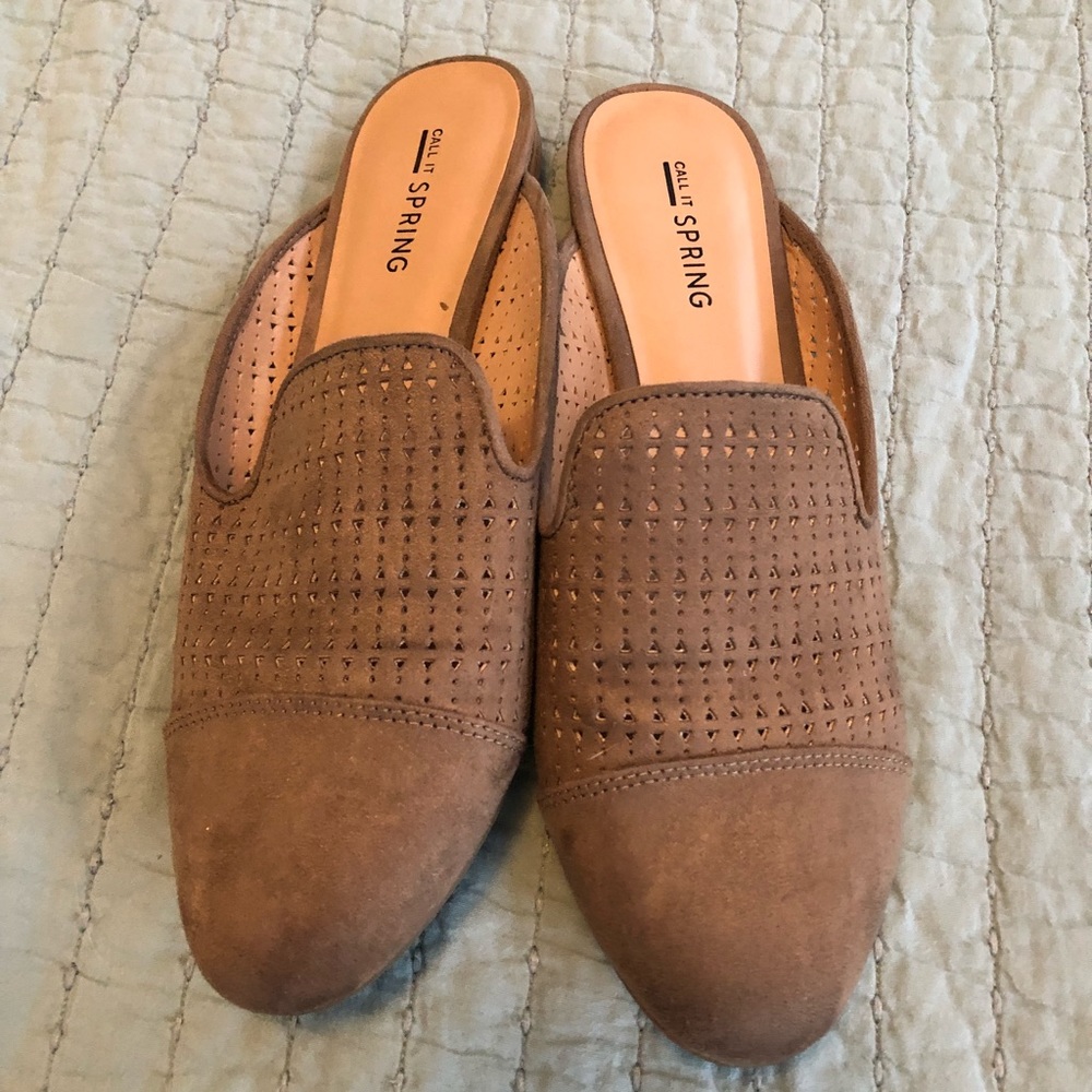 Tan/neutral mules